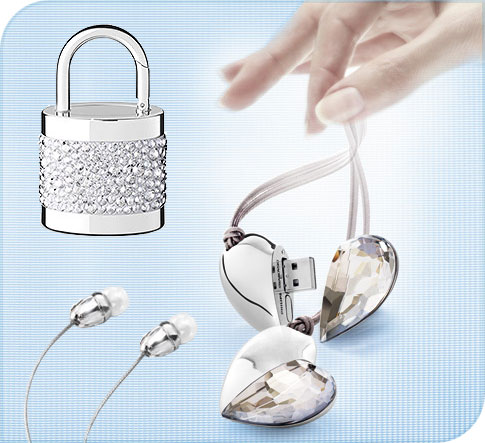 clé usb et écouteurs designés par Swarovski