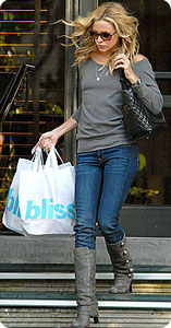 Kate Hudson en jean slim et bottes