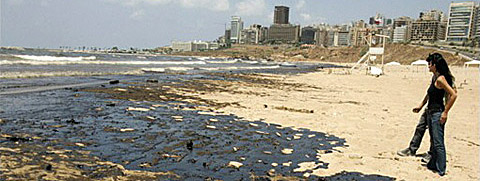 Nappe de pétrole sur la plage