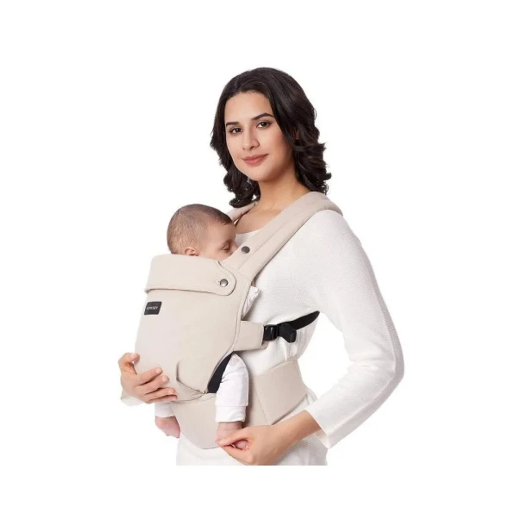 porte-bébé souple en coton — le produit tel que porté par le mannequin