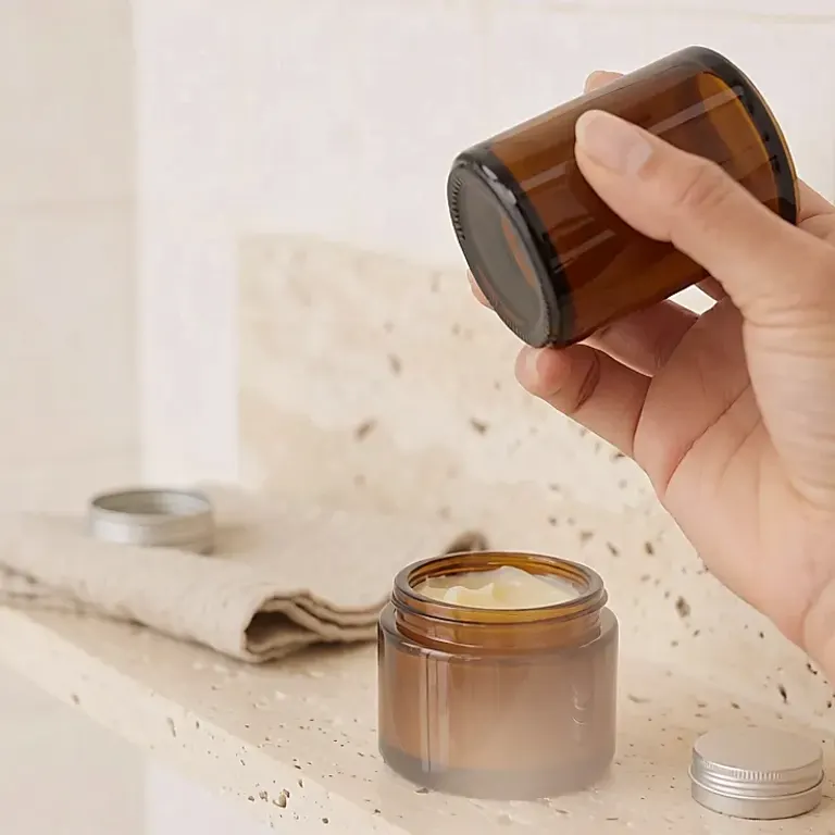 Soins multi-usages : le pot unique qui simplifie l’étagère et la routine beauté