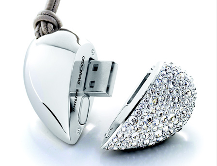 collier coeur cle USB Swarovski